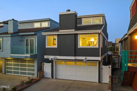 Photo of 3908 Ocean Drive, Oxnard, CA 93035 (MLS # V1-39236)