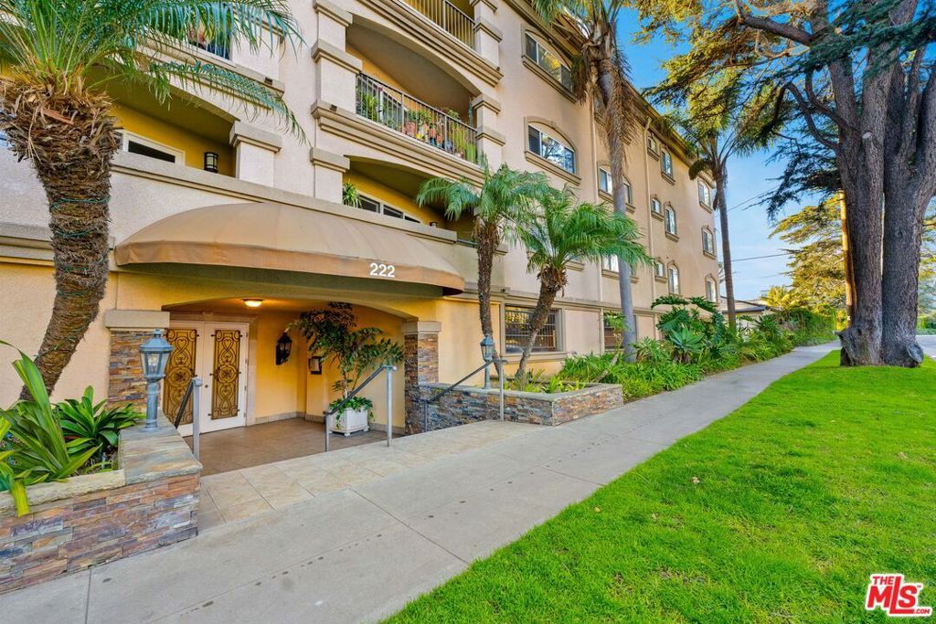 Photo of 222 7th Street #301, Santa Monica, CA 90402 (MLS # 25571803)