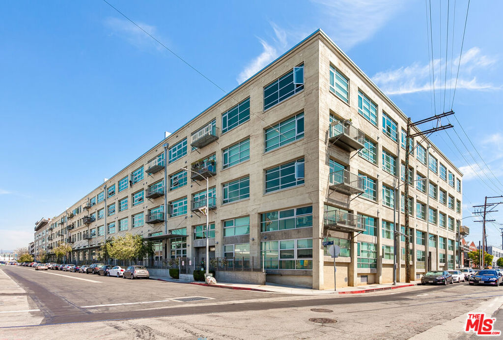 530 S Hewitt Street 425