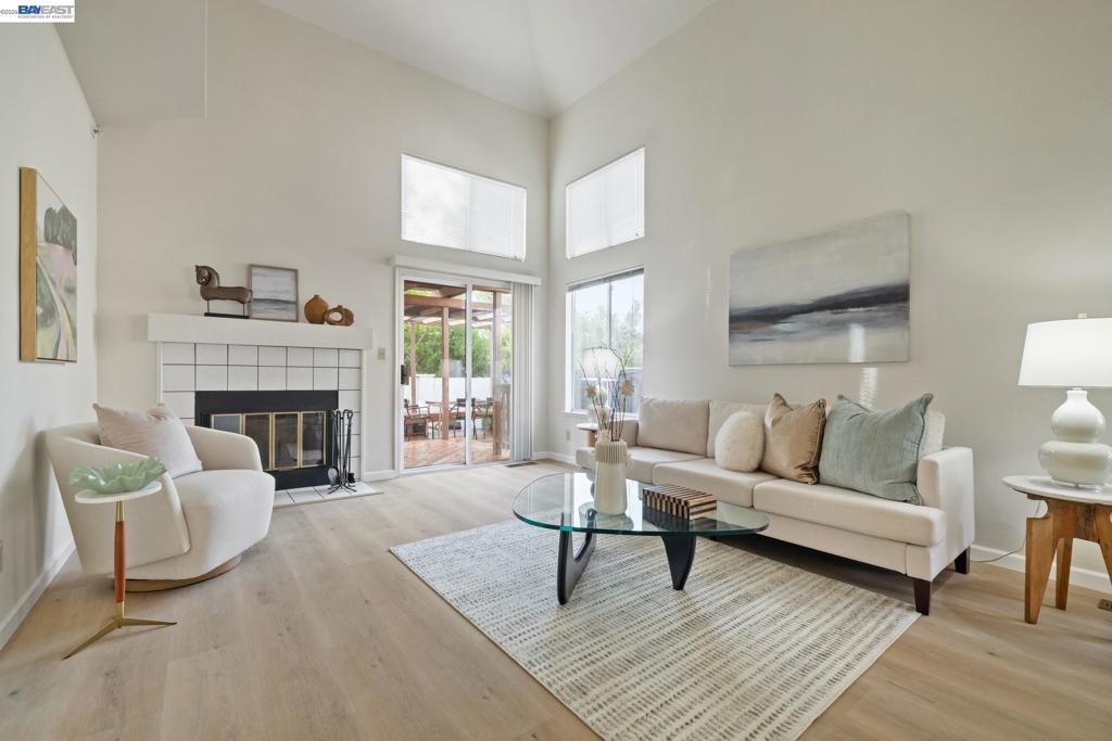 44729 Lynx Dr