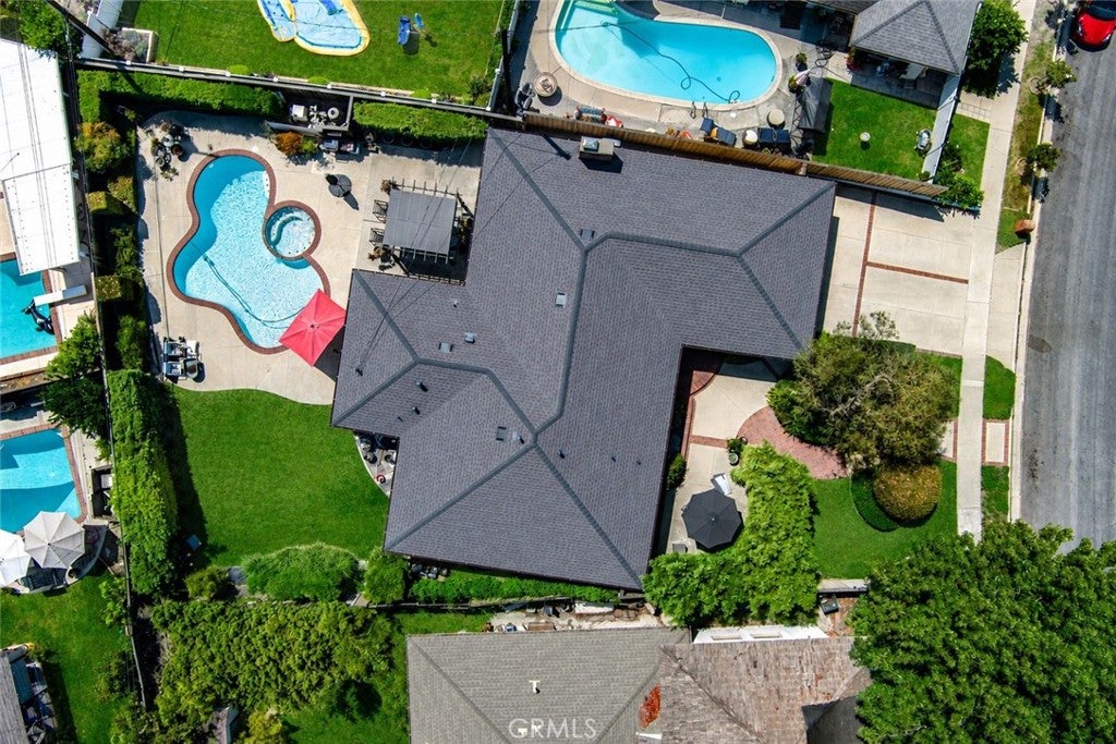 1102 Randall