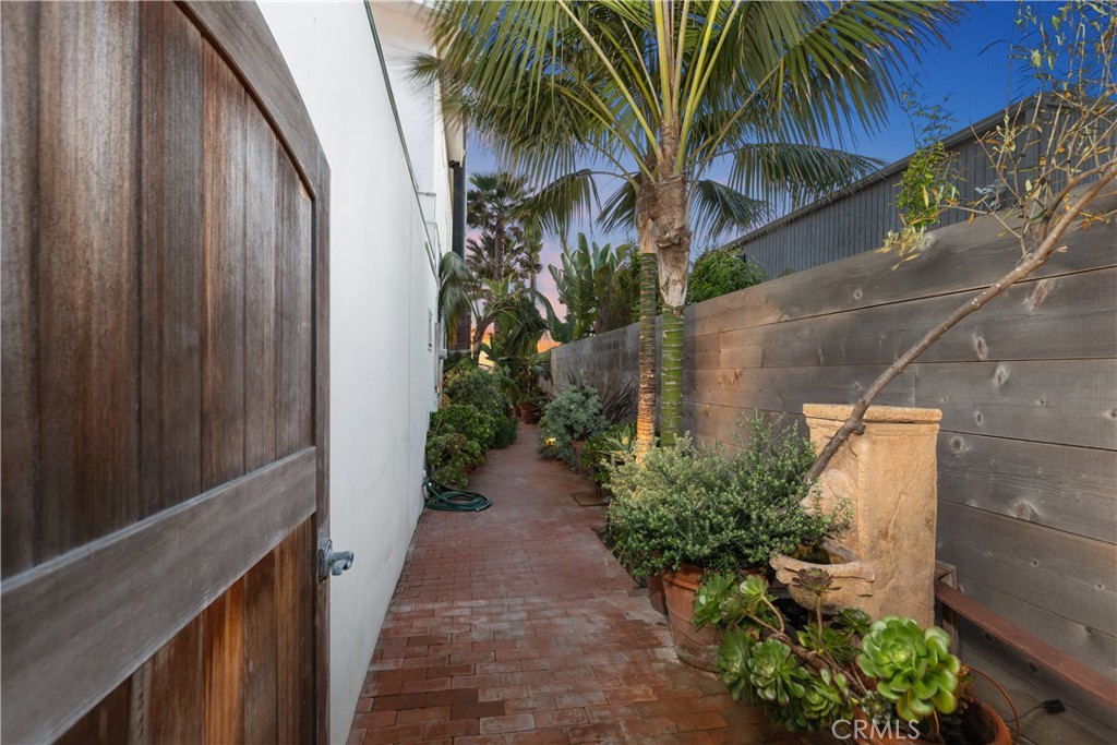 Beach Road Custom (BR) - Residential