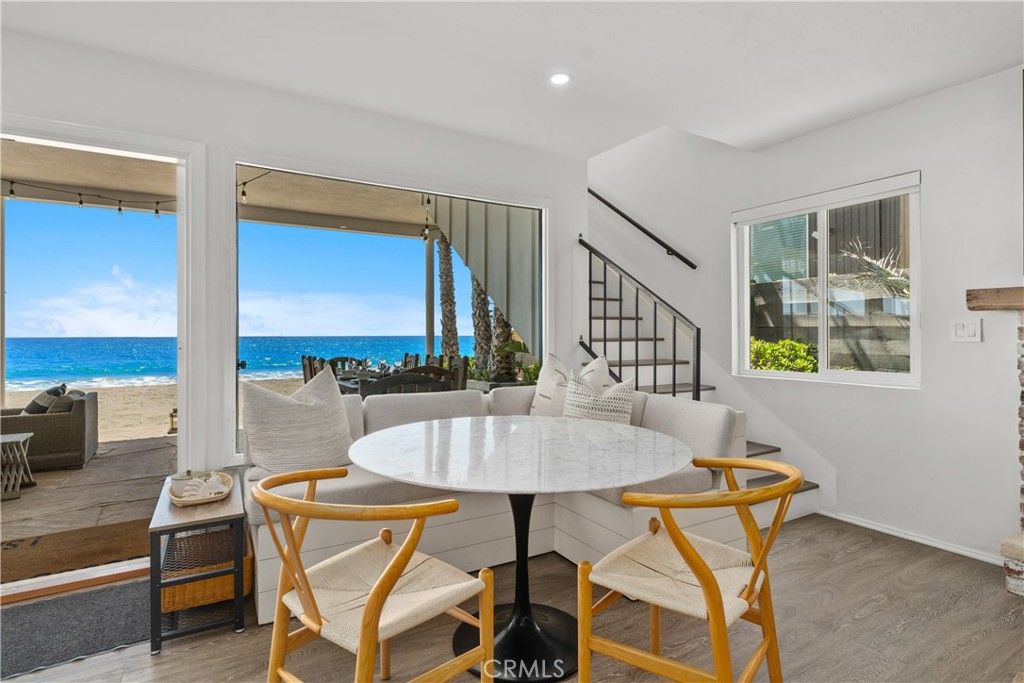 listing image 130721697985577366976