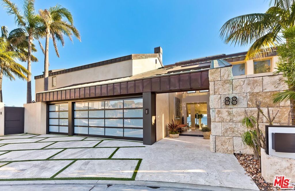 Photo of 88 Emerald, Laguna Beach, CA 92651 (MLS # 26662235)