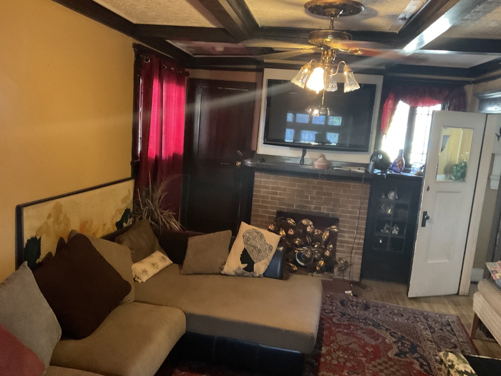 2068 S Hobart Boulevard