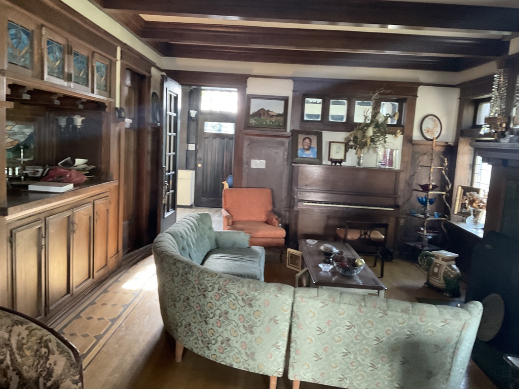 2068 S Hobart Boulevard