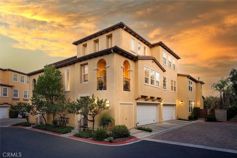 Photo of 27017 Fairway Ln Ln, Valencia, CA 91381 (MLS # SR25233725)