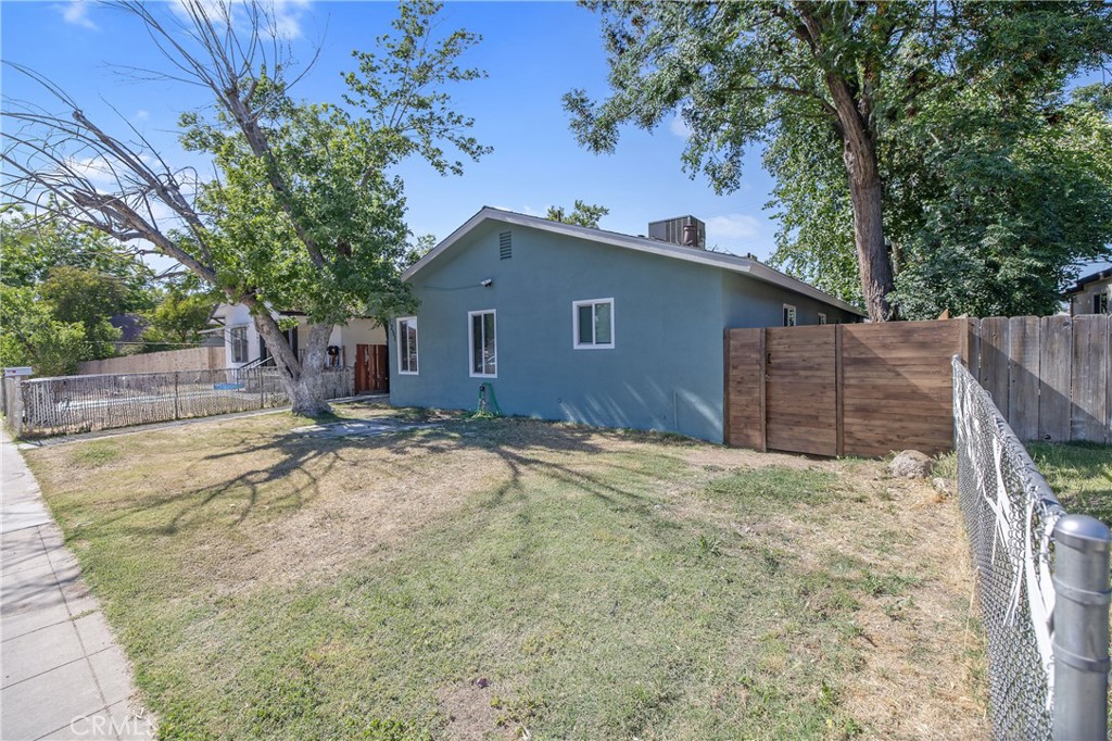 2251 E Clay Avenue