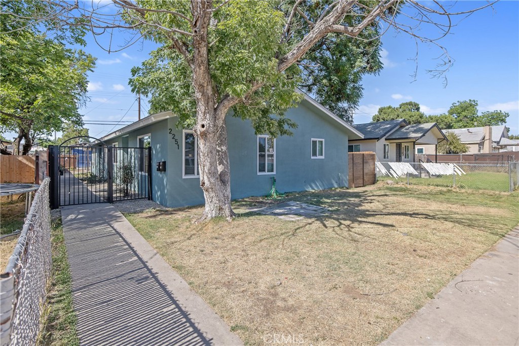 2251 E Clay Avenue