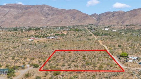 Photo of 4 Lamprey Road, Apple Valley, CA 92308 (MLS # HD26075812)