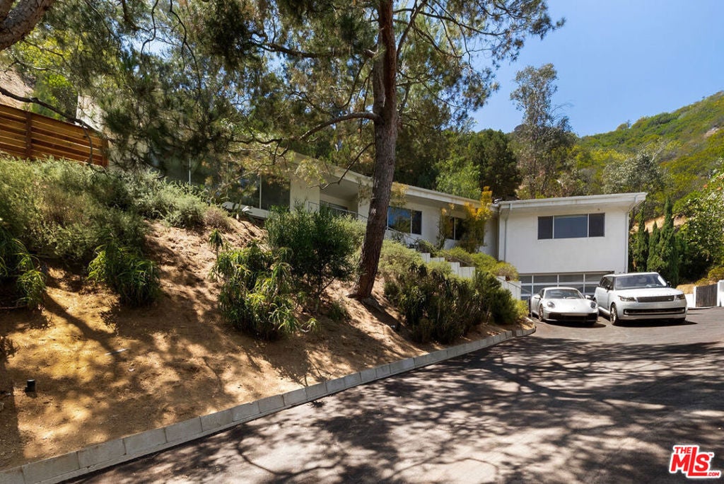 Photo of 9659 Cedarbrook Drive, Los Angeles, CA 90210 (MLS # 26869507)