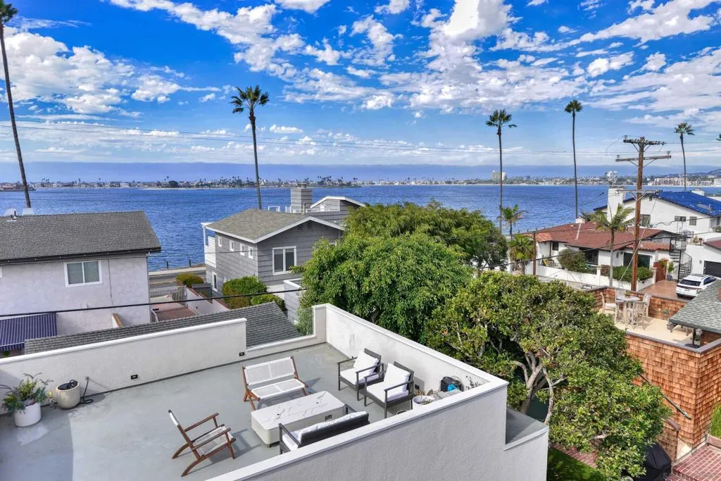 San Diego, California 92109, United States, 4 Bedrooms Bedrooms, ,6 BathroomsBathrooms,Residential,Active,231849