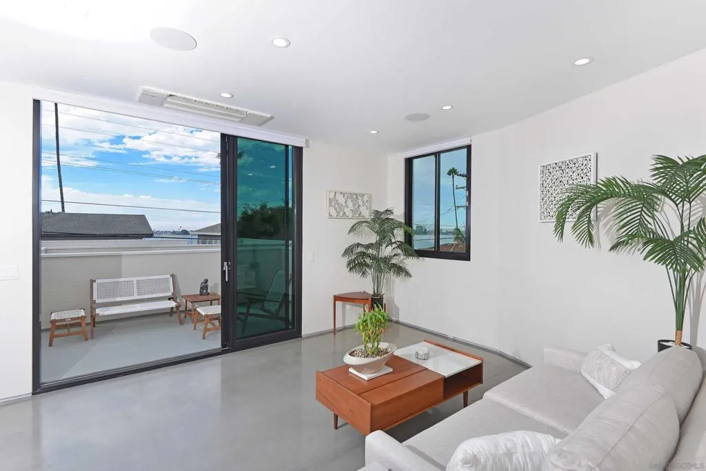 San Diego, California 92109, United States, 4 Bedrooms Bedrooms, ,6 BathroomsBathrooms,Residential,Active,231849