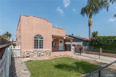 Photo of 2421 S Cloverdale Avenue, Los Angeles, CA 90016 (MLS # BB26100197)