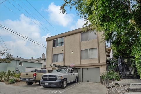 Photo of 4921 Trojan Avenue #3, San Diego, CA 92115 (MLS # CV25193585) Photo of 4921 Trojan Avenue #3, San Diego, CA 92115 (MLS # CV25193585)