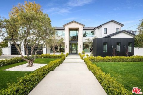 Photo of 15907 Valley Vista Boulevard, Encino, CA 91436 (MLS # 25550821)