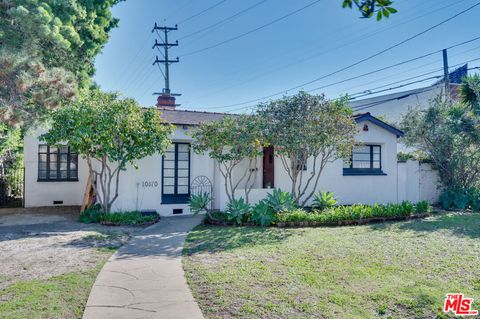 Photo of 10870 Wellworth Avenue, Los Angeles, CA 90024 (MLS # 26658793)