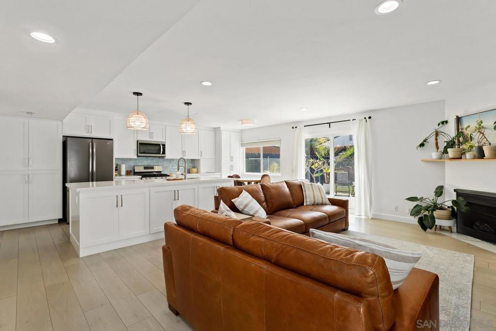 568 Carrie Cir