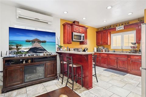 Photo of 10240 Atlantic Avenue, South Gate, CA 90280 (MLS # CV25163578) Photo of 10240 Atlantic Avenue, South Gate, CA 90280 (MLS # CV25163578)