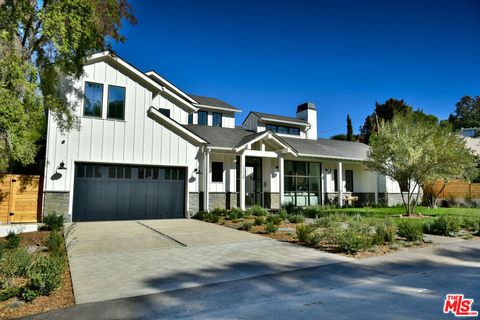 Photo of 12739 Halkirk Street, Studio City, CA 91604 (MLS # 26666421)
