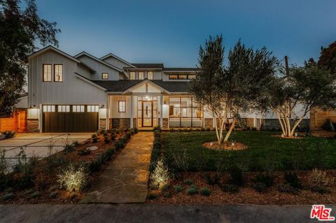 Photo of 12739 Halkirk Street, Studio City, CA 91604 (MLS # 26666421)