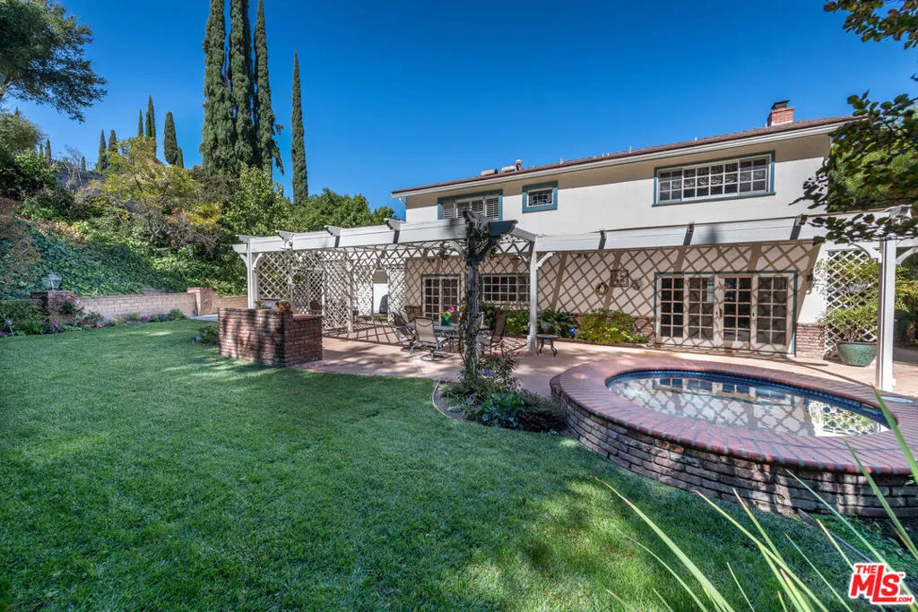 Sherman Oaks, California 91403, United States, 4 Bedrooms Bedrooms, ,3 BathroomsBathrooms,Residential,Active,239400