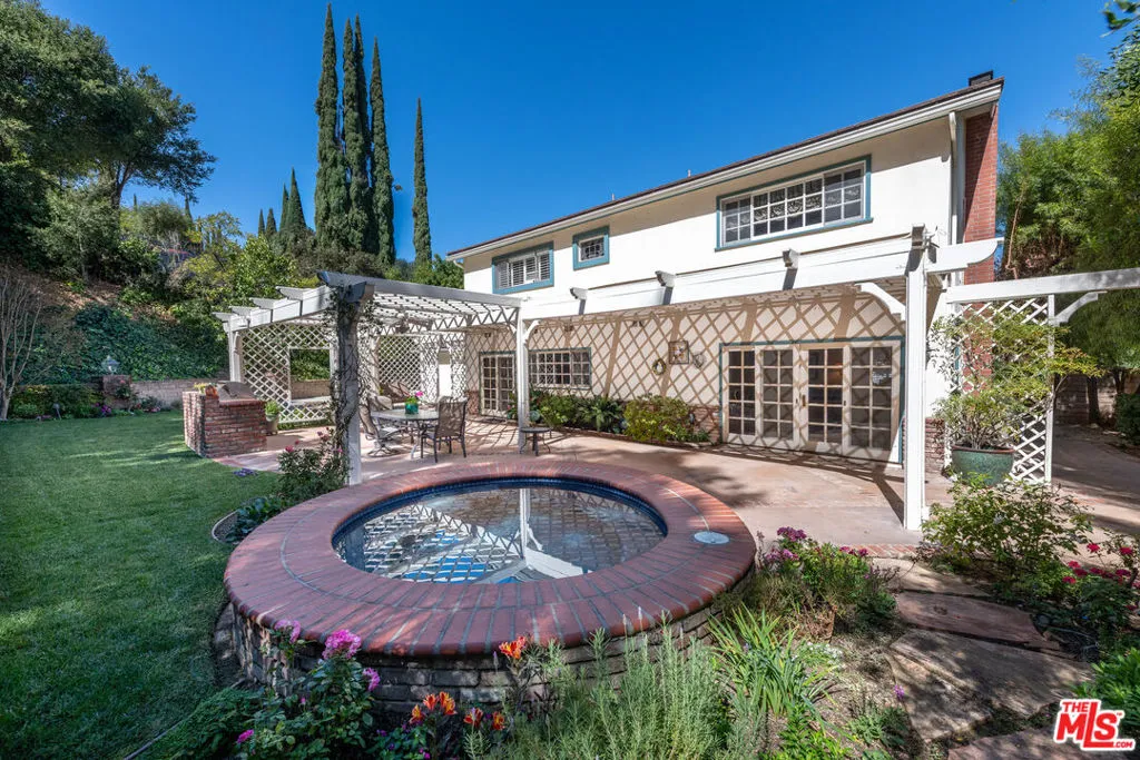 Sherman Oaks, California 91403, United States, 4 Bedrooms Bedrooms, ,3 BathroomsBathrooms,Residential,Active,239400