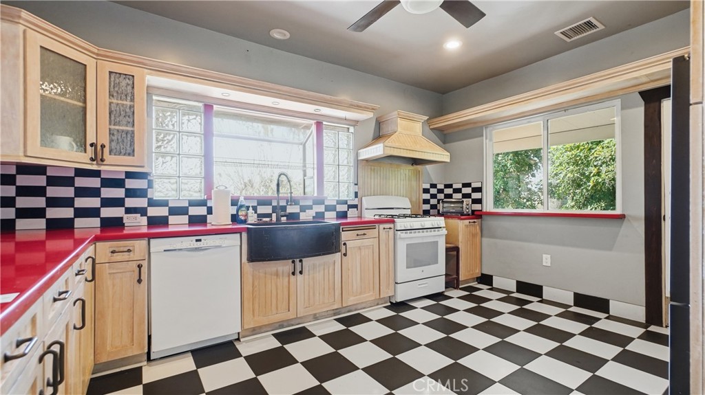 10568 Foothill