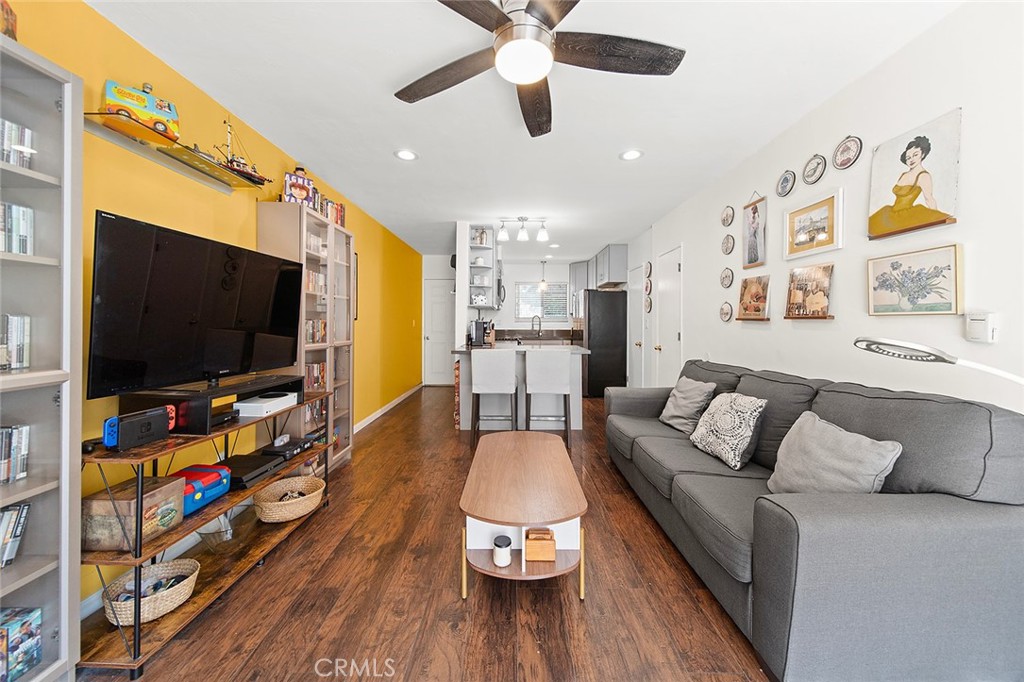 1260 E 4th Street 6