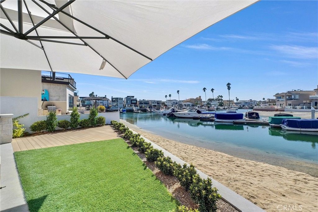 Photo of 20 Balboa Coves Cvs, Newport Beach, CA 92663 (MLS # NP25167645)