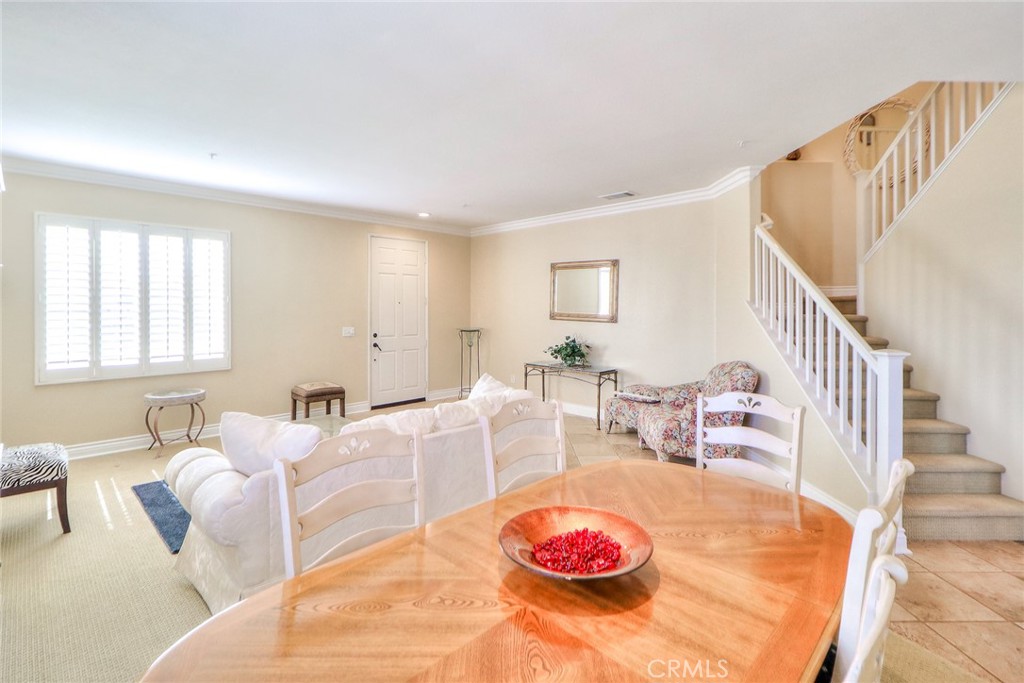6099 La Costa