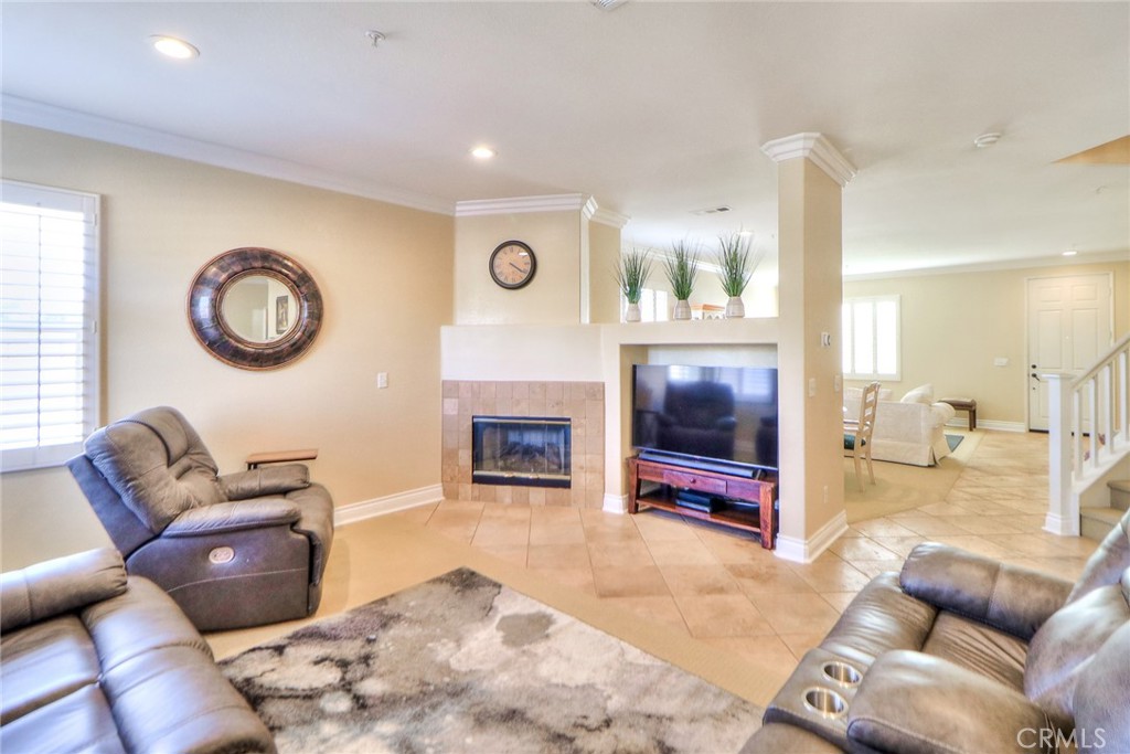 6099 La Costa
