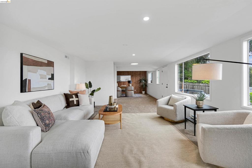 4678 Geranium Pl