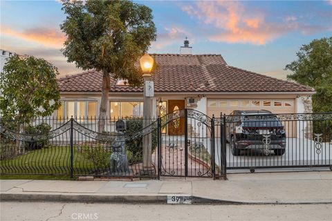 Photo of 3916 Carnavon, Los Angeles, CA 90027 (MLS # BB25260032)