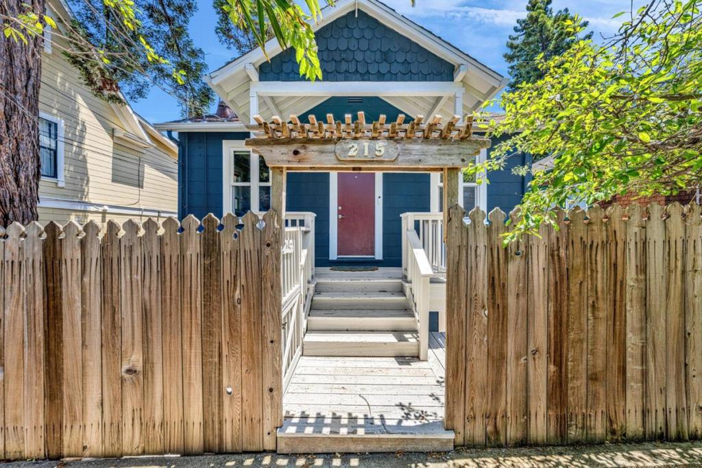 Downtown Point Richmond duplex vacant owners unit! Built in 1915, this 4 bd/3 ba blends vintage charm with a 2024 remodel: high ceilings, Brazilian-chestnut floors, chefs kitchen, en-suite bath, huge windows, hillside views, and private yard with mature lemon & redwood trees. Vacant 2 bd/2 ba upper and market-rent 2 bd/1 ba lower unit has its own patio. Shared coin-op laundry, new electrical/plumbing, solar, 2 off-street parking spots. Close to cafes, Playhouse, trails; near ferry, BART, Amtrak, I-580. Approx. 2,028 sf on 3,197 sf lot. Live in one, lease the other!