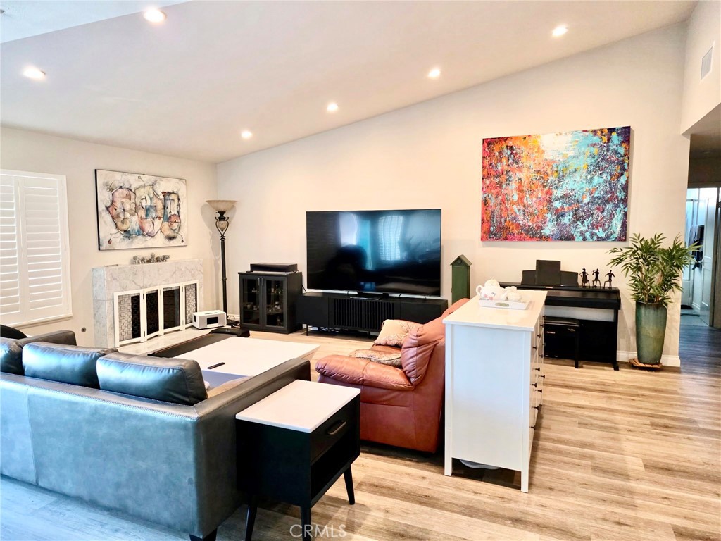 1133 Avenida Del Corto