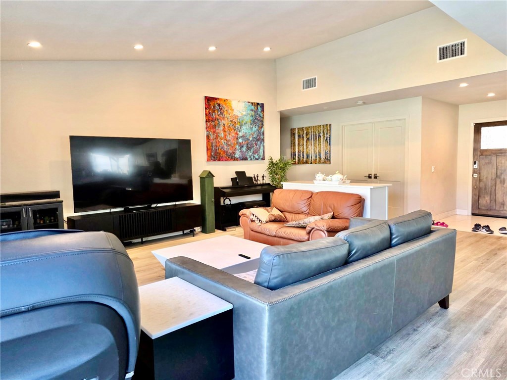 1133 Avenida Del Corto