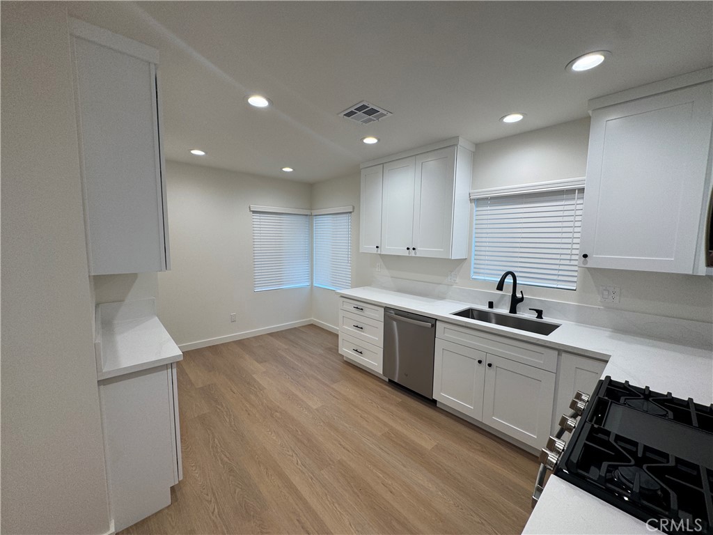 Properties 2 15234 Kingsbury Street