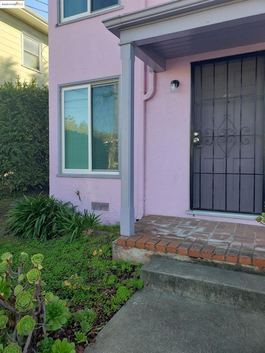 Charming 1 bedroom apartment. Lots of sunlight, hardwood floors and updated kitchen. Convient location close to North Berkeley BART, AC Transit, UC Berkeley shops and restaurants. On street parking only. No laundry on site. Apply with RentSpree https://apply.link/N8YNPi8