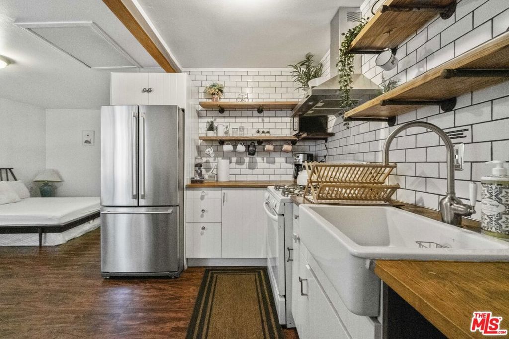 Photo of 1414 W 54th Street, Los Angeles, CA 90062 (MLS # 26634921)