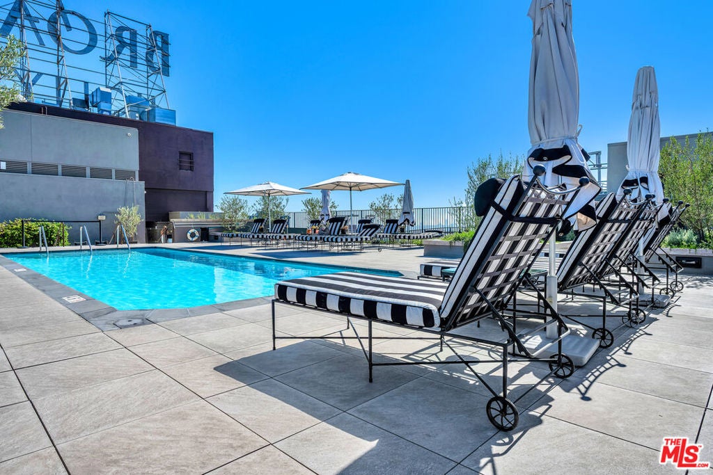 1645 Vine Street 402