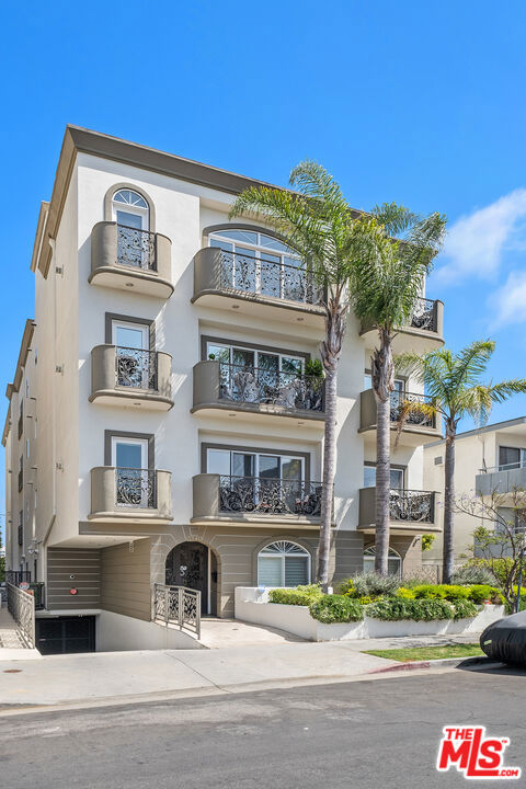 11840 Dorothy Street 202