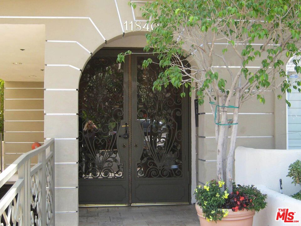 11840 Dorothy Street 202