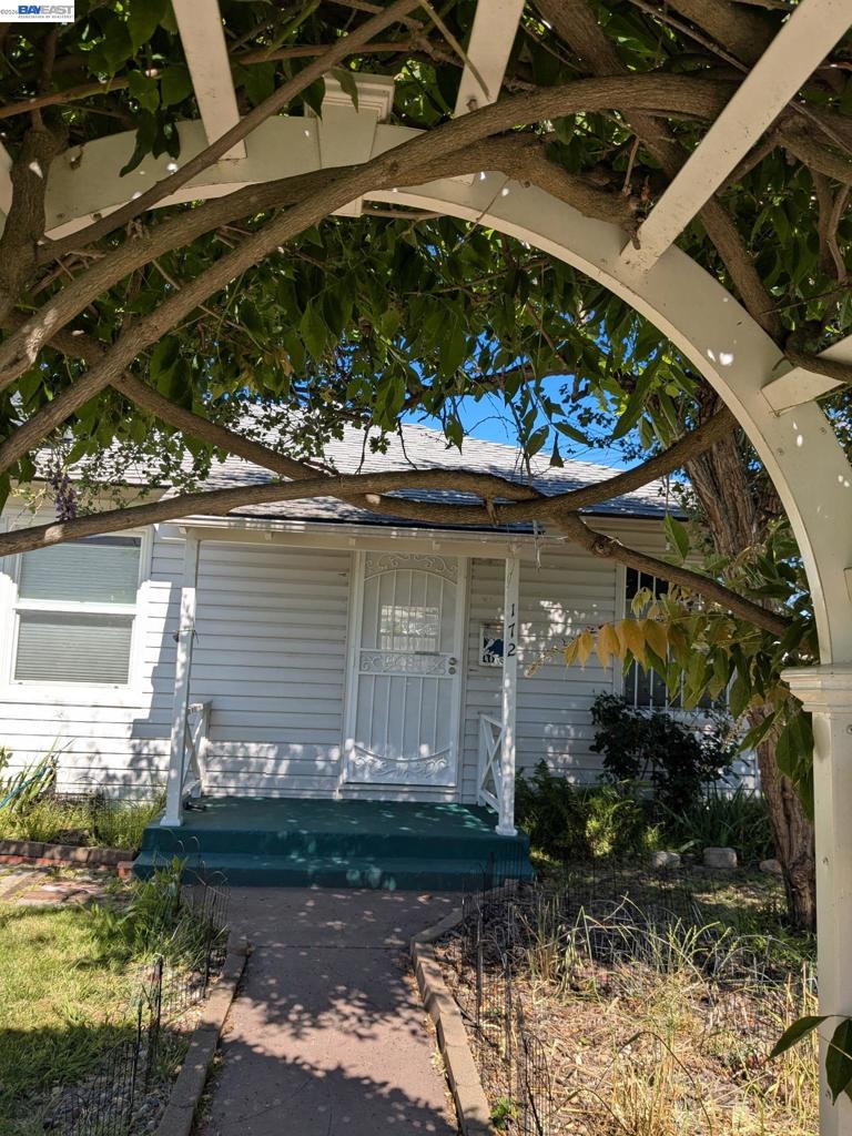 172 W Chanslor AVE, Richmond CA 94801