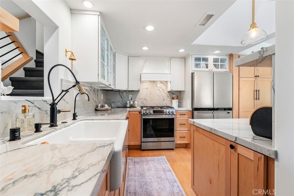 24386 Vista Point