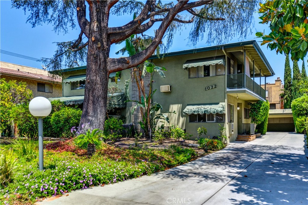 Great looking pride of ownership 4 unit property 4,526 Sq Ft. Two units with 2bedrooms 2bath and Two units 1bed 1bath. Large Front unit 2 Bedrooms 2 baths with band new LVT plank flooring and outside patio area. Property has a large carport area for parking. Large 9,526 Sq Ft lot. Separate laundry room and storage room. Property Located in Highly Desirable Area of Arcadia close to Schools and Shopping.