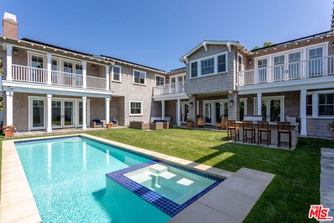 Photo of 550 San Juan Avenue, Venice, CA 90291 (MLS # 26829477)