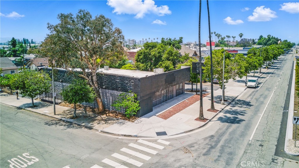 390 E Holt Avenue
