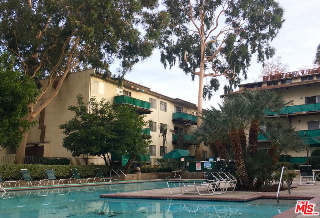 Resort living in one of Encino's most sought-after communities, Encino Oaks! Welcome to this newly remodeled loft-style unit FOR LEASE featuring 1 bedroom, 1.5 baths, high-ceilings, new paint and new floors throughout, a private balcony with tree top views, and 1-car assigned parking. Community amenities include: recreation center, sparkling pool, Jacuzzi, 3 tennis courts, ping pong tables, and a cozy fireplace, BBQ areas, men's and women's separate gyms with saunas, security guard, on-site management office, and laundry rooms throughout each floor. Centrally located near the 101 & 405 Fwys near Ventura Blvd, and walking & rolling distance to Trader Joe's, Balboa Sport Center, Tarzana Square, a gas station, and more. RENT CONTROL. Call for pets. Open for short-term. Private showings upon request. AVAILABLE 6/1.