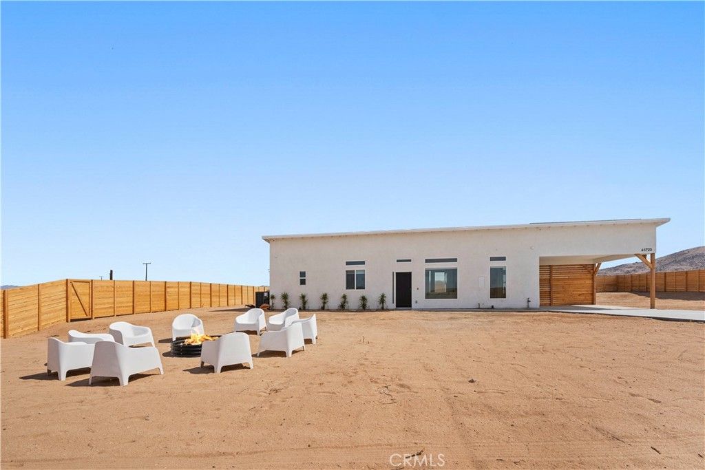 Photo of 61723 Highland View Dr, Joshua Tree, CA 92252 (MLS # BB26028237)
